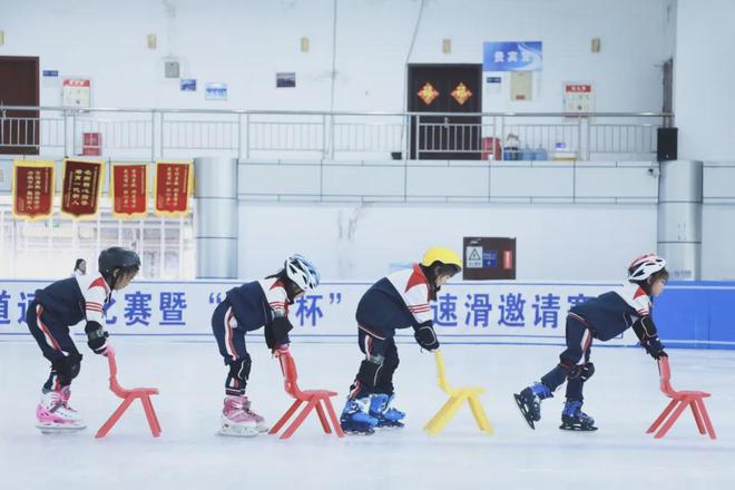 Bsports必一体育3000余名延庆娃开启上冰初体验！(图4)