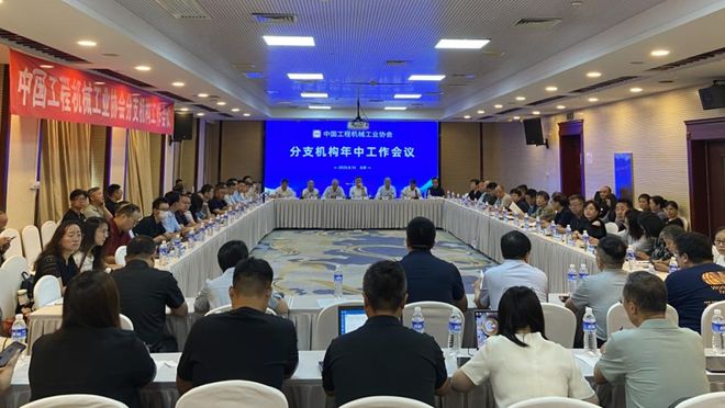 滑雪装备协会主动宣扬《雪场配备 压雪机 手艺前提》国度尺度(图4)