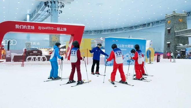 必一运动官网热雪奇观：四时室内雪场赋能全民滑雪与竞技人材培养｜第七届“中国效劳”(图4)