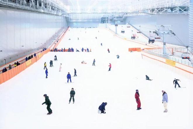 必一运动官网热雪奇观：四时室内雪场赋能全民滑雪与竞技人材培养｜第七届“中国效劳”(图8)