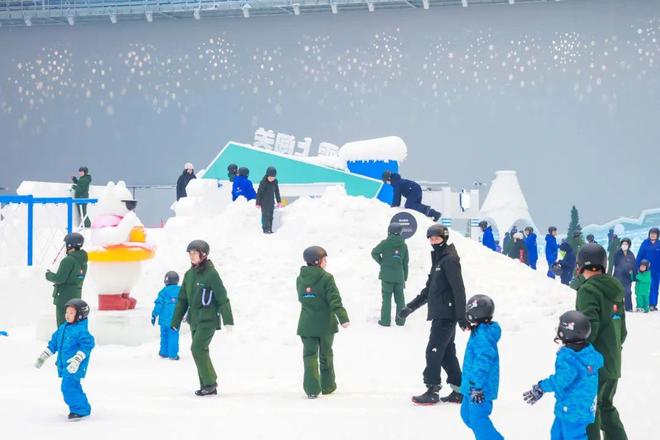 必一运动官网热雪奇观：四时室内雪场赋能全民滑雪与竞技人材培养｜第七届“中国效劳”(图7)