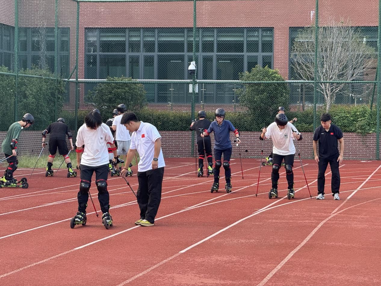 Bsports必一体育冰雪活动进校园——中国科大胜利开设越野滑雪课(图2)